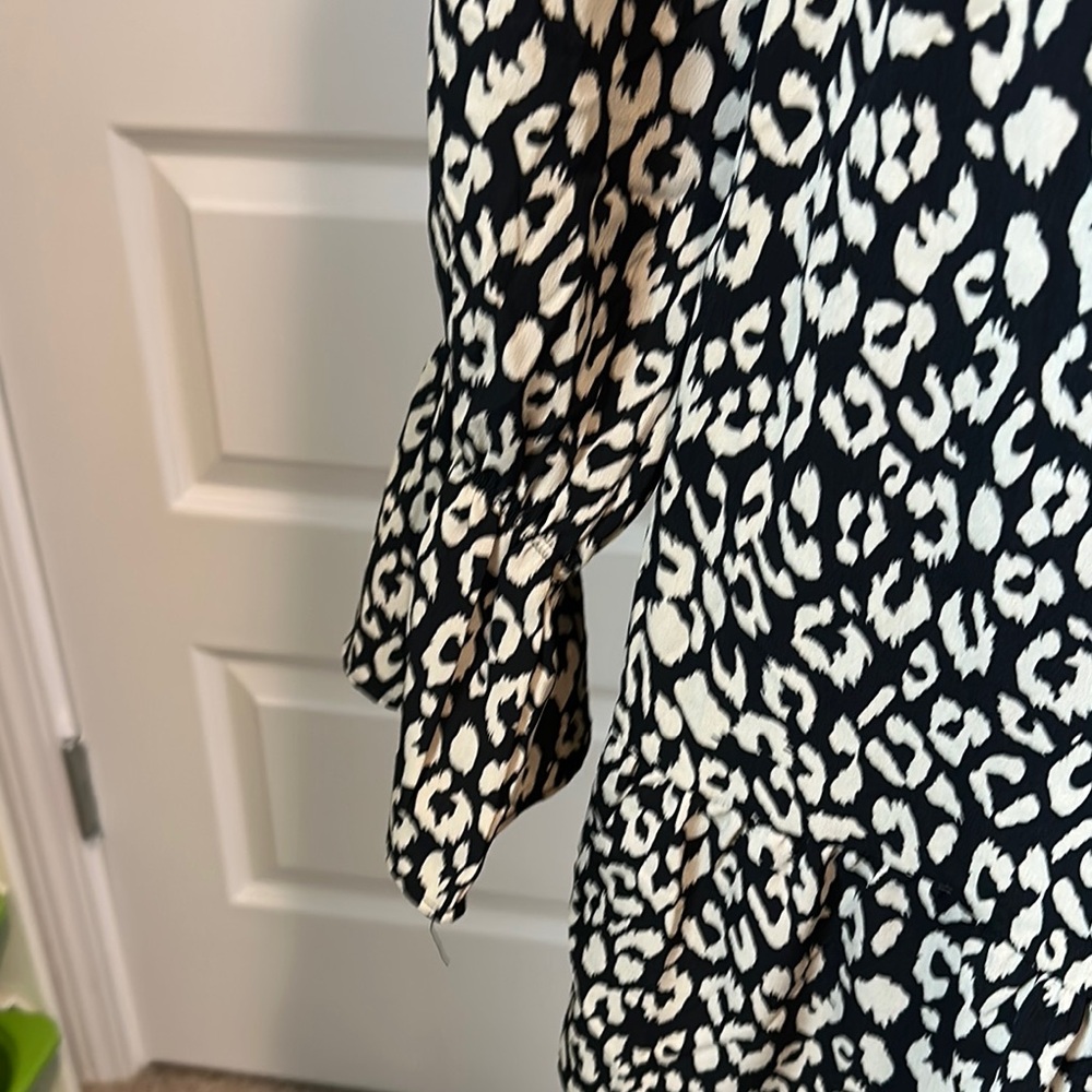 Black and White Relaxed Long Sleeve Tunic - Picture 2 of 8